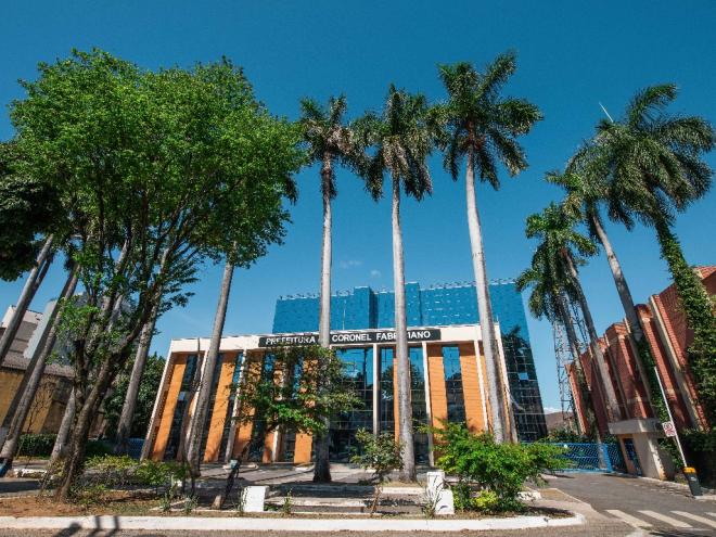 Serão amortizadas as dívidas do PREVCEL, no valor de R$ 3.694.551,00, e do PMAT, estimada em R$ 1.897.208,35 