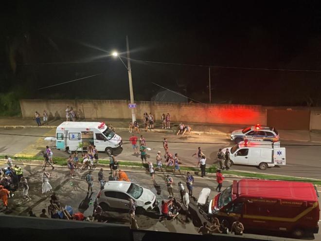 As vítimas foram socorridas por militares do Corpo de Bombeiros e por integrantes do Gave de Nova Era