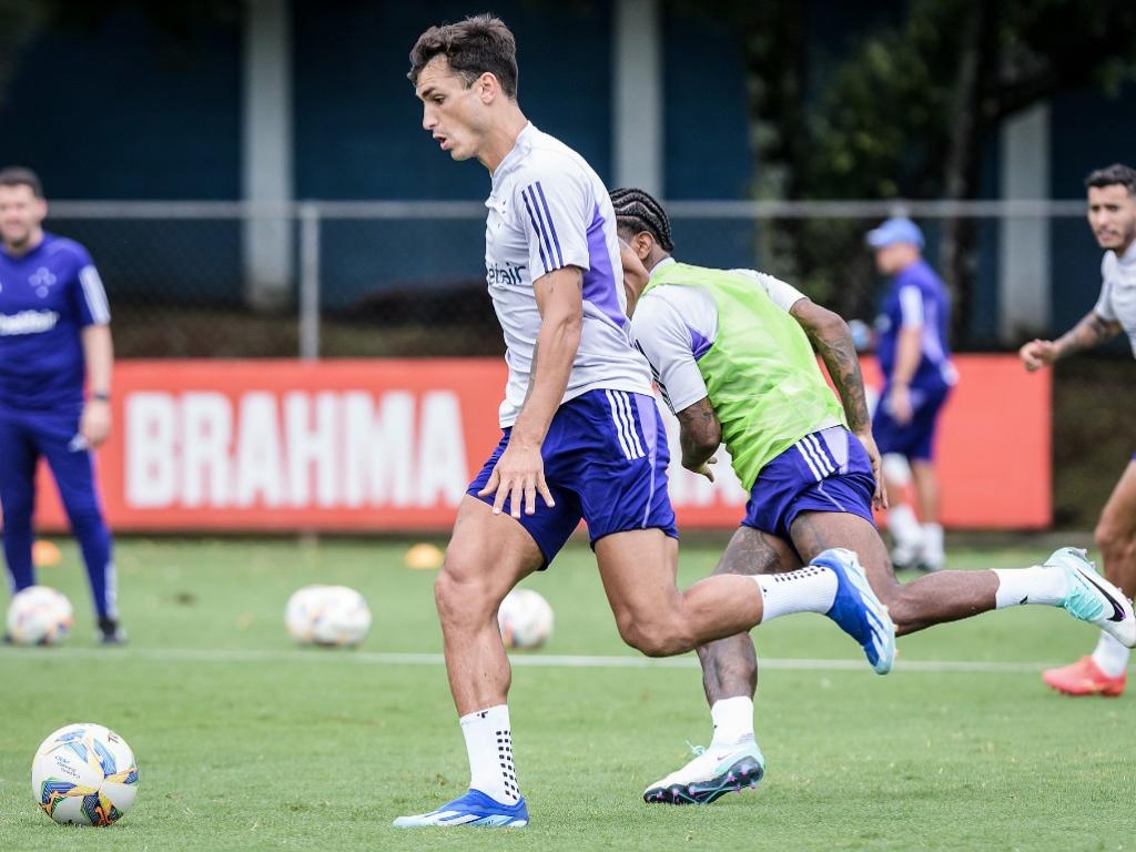 O atacante Dinenno é uma das principais peças da equipe azul