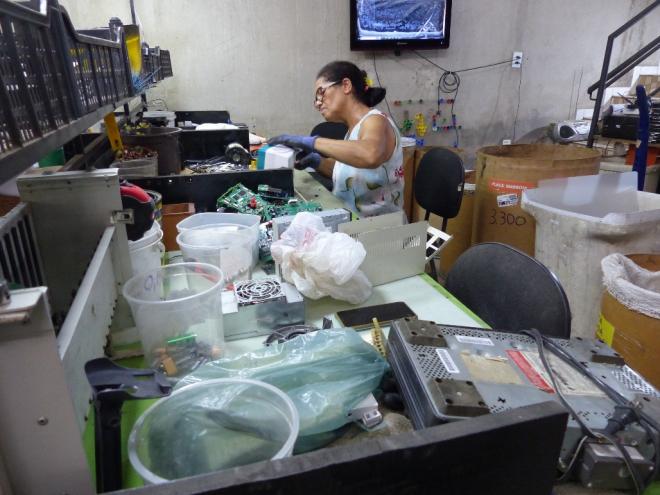 Os interessados em atuar nessa ação podem tanto doar quanto vender os materiais que não apresentam mais utilidade