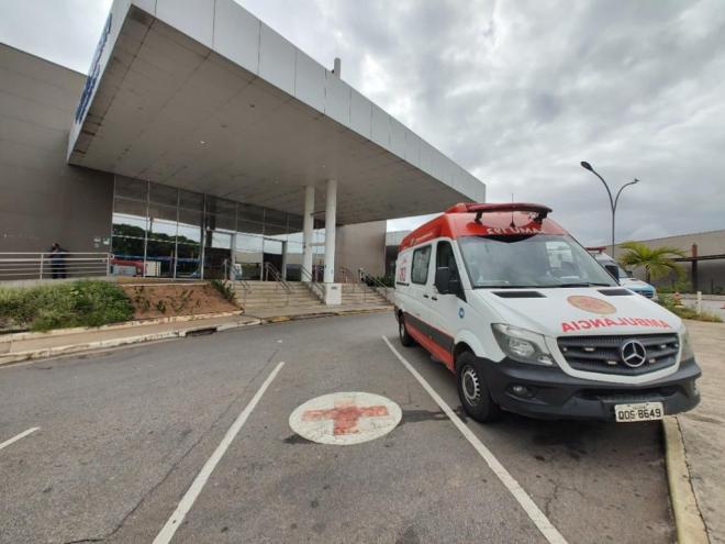 Jovem foi socorrido pelo Samu e levado em estado grave para o HMC, na madrugada desta segunda-feira 