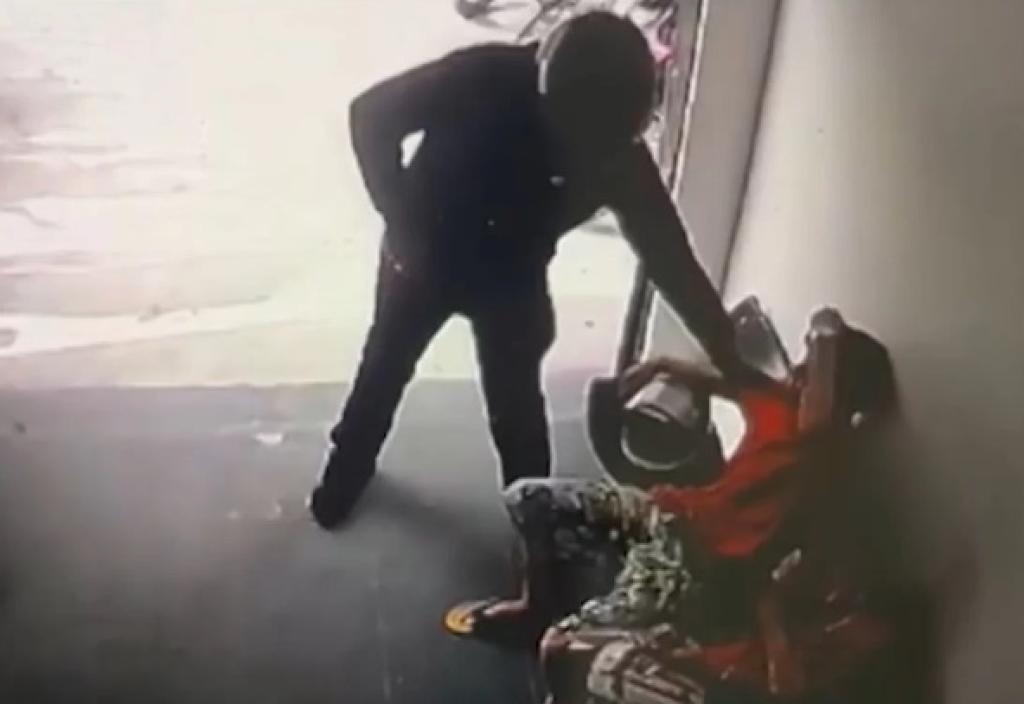 Uma câmera registrou o momento em que o crime foi cometido 