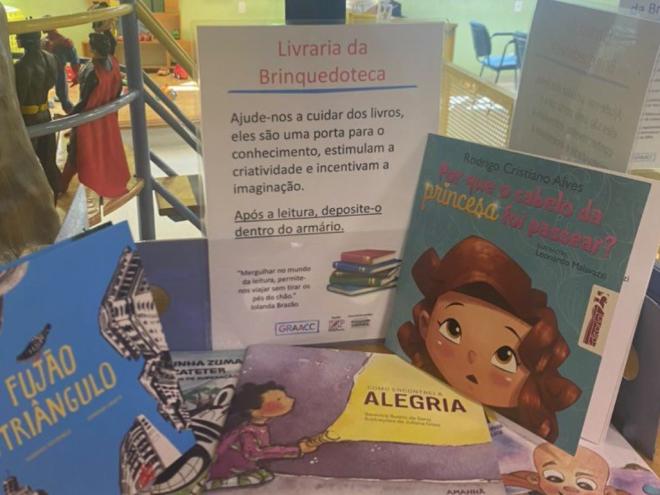 Agora, qualquer escola pública ou municipal pode fazer o pedido do livro para o governo