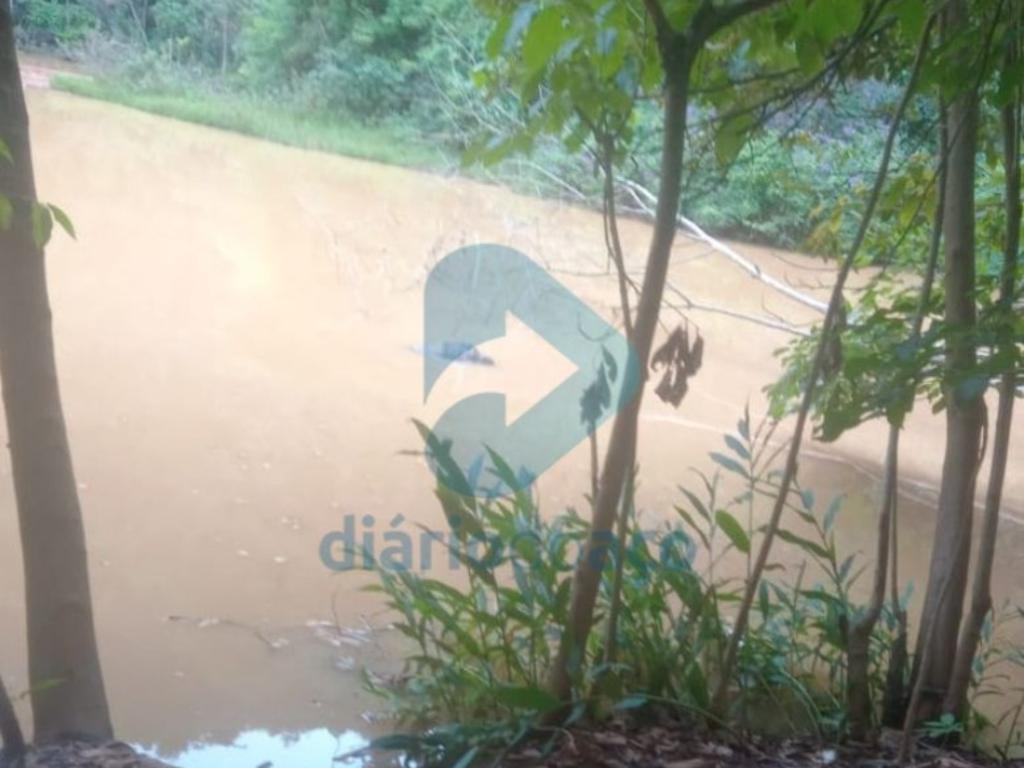 O corpo da vítima foi recuperado e entregue ao Instituto Médico Legal pelo serviço funerário