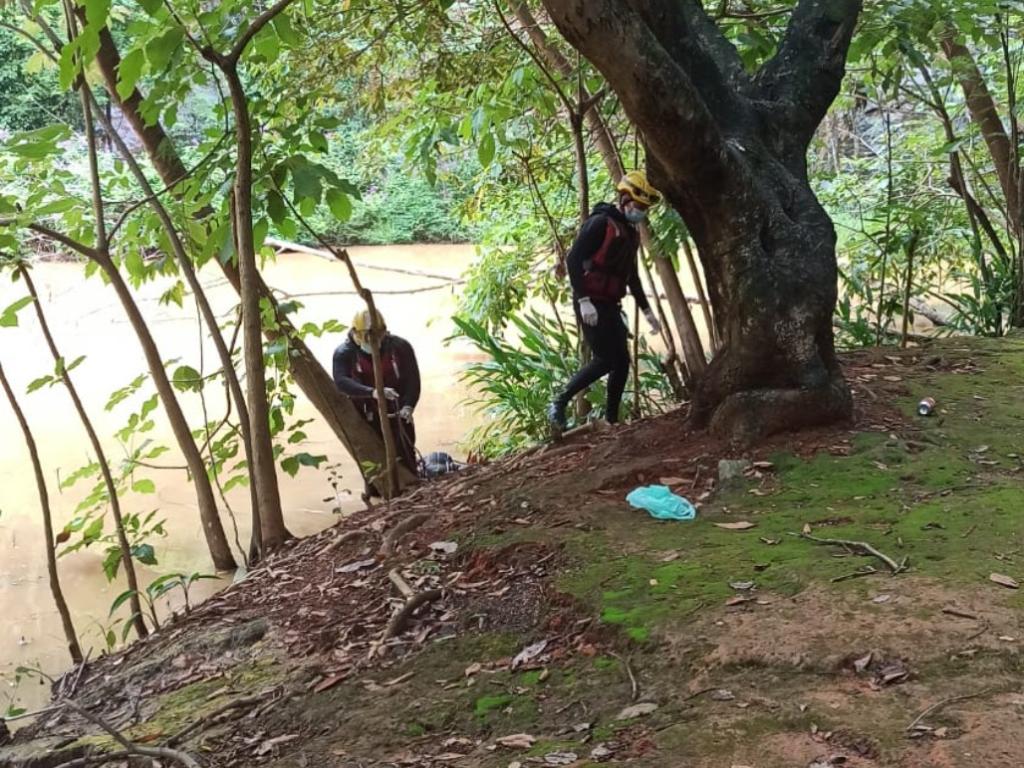 As autoridades encontraram a vítima sem vestígios de violência