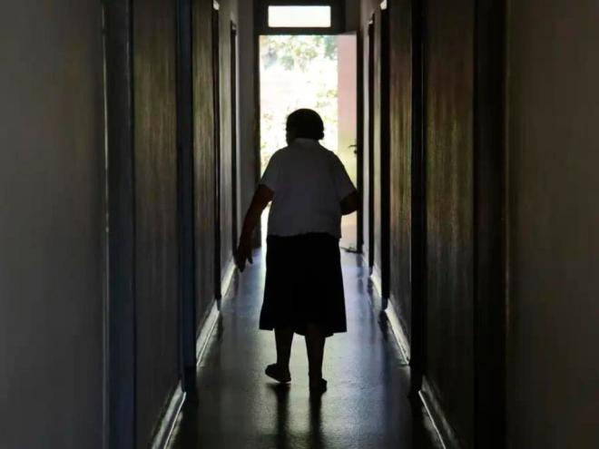As principais violações contra o idoso são abandono, ameaças, maus-tratos e negligências  