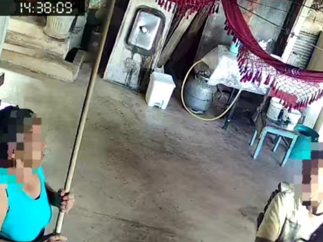 Acusada alega que agiu em legítima defesa pois a idosa estava com um pedaço de pau