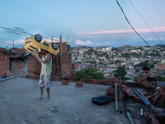 Obras falam da terra local e estabelecem conexões entre si