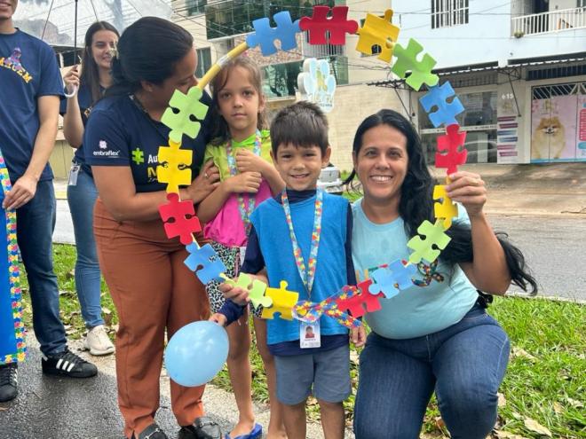 Uma caminhada pela cidade foi uma das ações no Dia Mundial de Conscientização do Autismo 