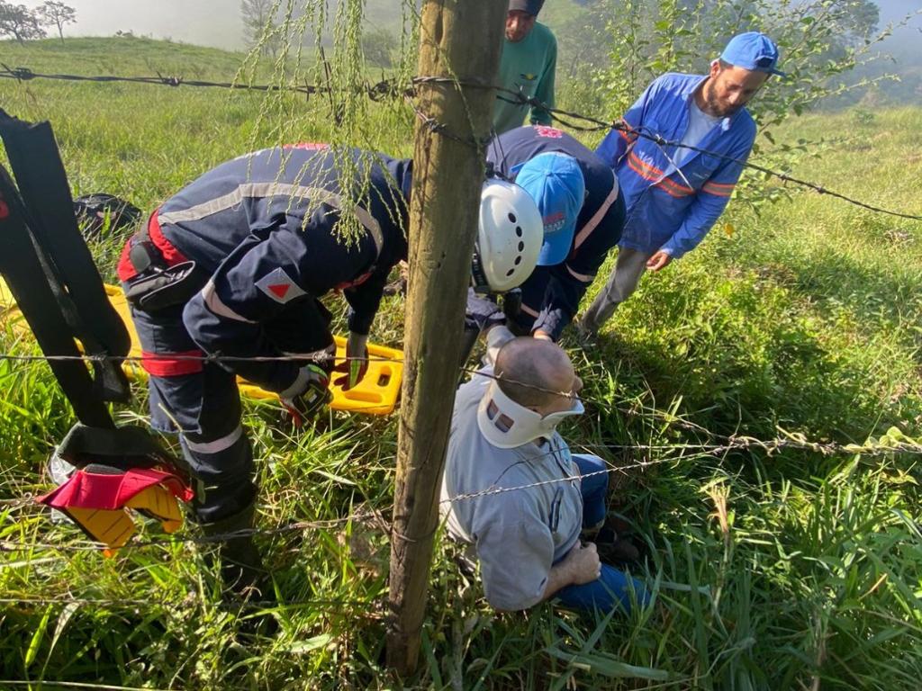 Vítima, consciente, relatou que faz o trajeto Coronel Fabriciano/João Monlevade toda semana e hoje seu veículo foi atingido na lateral e ficou sem controle 