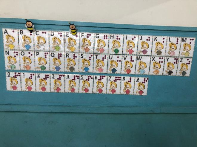 O braille é um dos componentes curriculares da escola
