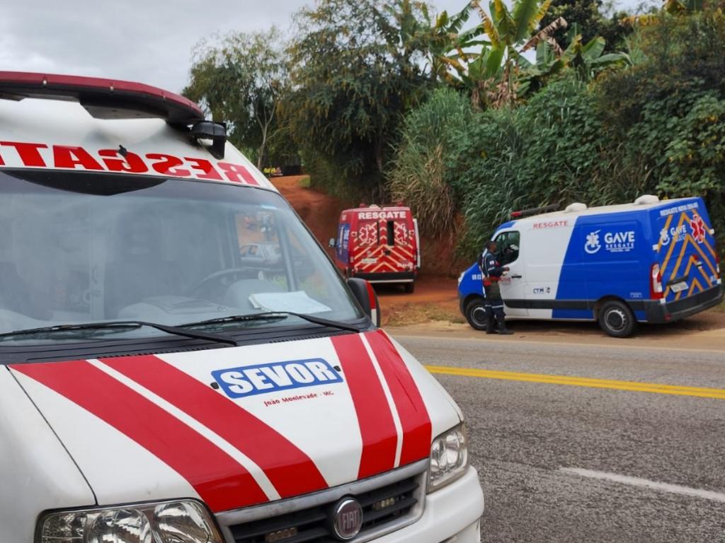 Uma viatura de Salvamento do Serviço Voluntário de Resgate (Sevor) João Monlevade e uma unidade de resgate do Gave estiveram no local em atendimento à vítima sobrevivente.