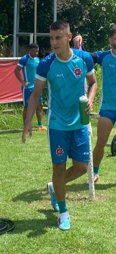 O volante Marquinhos segue no clube e será titular no jogo de estreia, no Rio de Janeiro