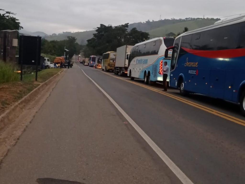 Após o acidente, formou-se um congestionamento quilométrico