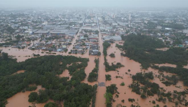 O estado enfrenta a pior cheia da história com mais de 60% dos municípios atingidos por fortes chuvas