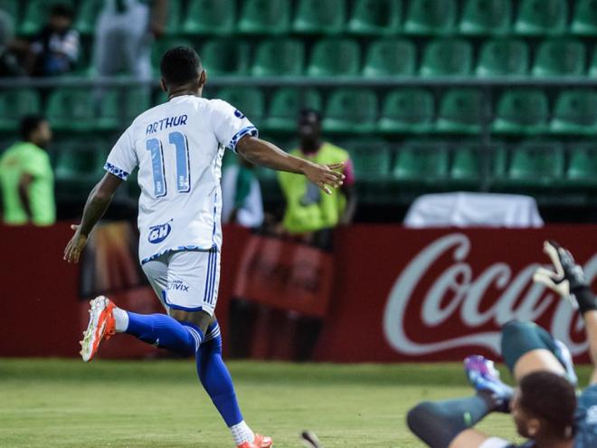 Artgur Gomes volta a marcar com a camisa celeste