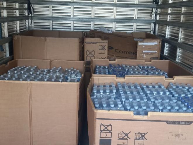 As doações são enviadas ao estado por meio de caminhões da empresa