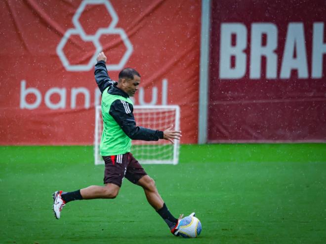 Após ficar mais de dez dias sem treinar, Inter agora trabalha na estrutura esportiva da PUCRS 