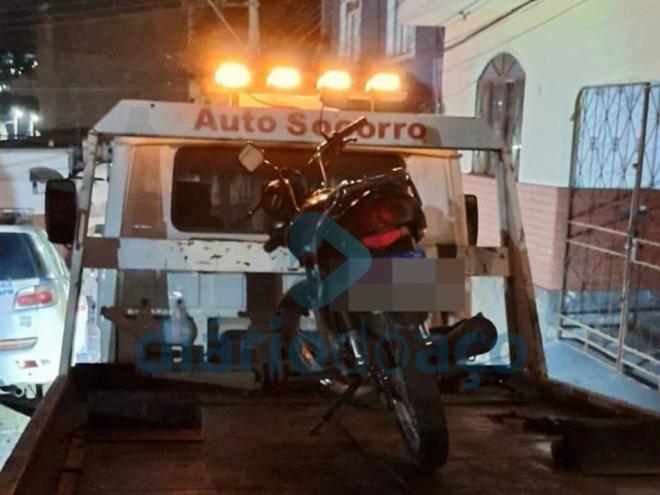 Motocicleta usada no assalto foi apreendida e levada ao pátio credenciado