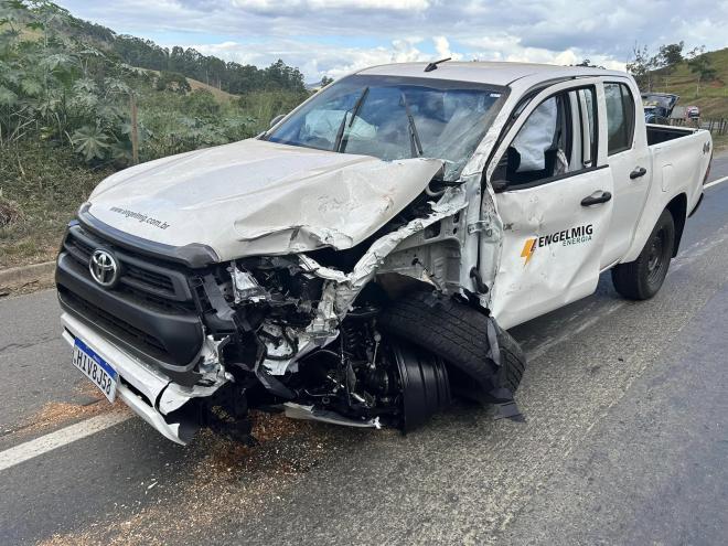 O motorista desta Hilux de uma empresa estava embriagado, atropelou e matou casal na BR-116 e foi indiciado por dois homicídios dolosos