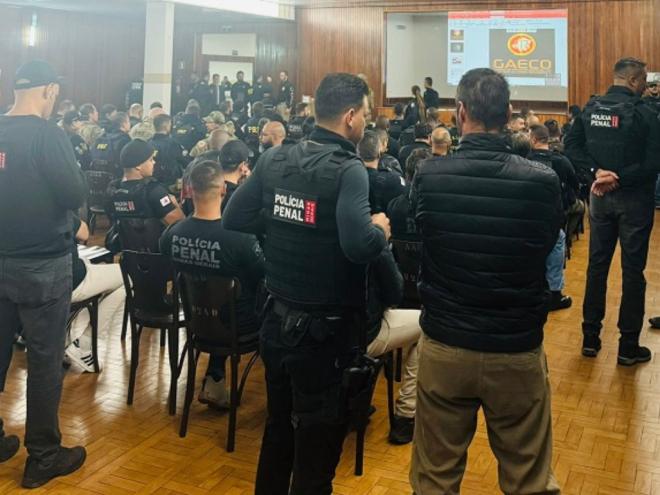 As atividades criminosas investigadas consistem em corrupção ativa e passiva, tráfico de drogas e lavagem de dinheiro envolvendo crimes praticados dentro das unidades prisionais