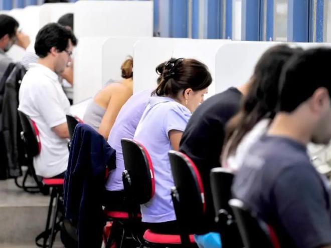 Plataforma para aplicação dos exames não funcionou e houve vazamento de informações do conteúdo das provas