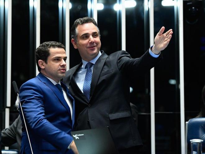 O presidente do Senado, Rodrigo Pacheco recebeu o novo senador