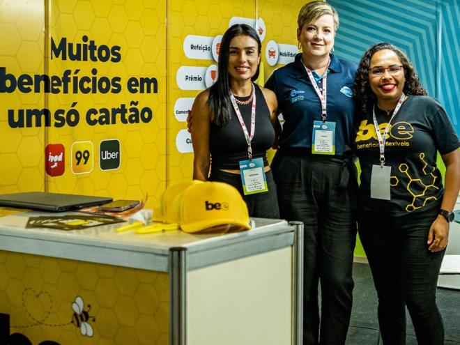 O Bee Benefícios consiste em um cartão de benefícios flexíveis com bandeira Mastercard 
