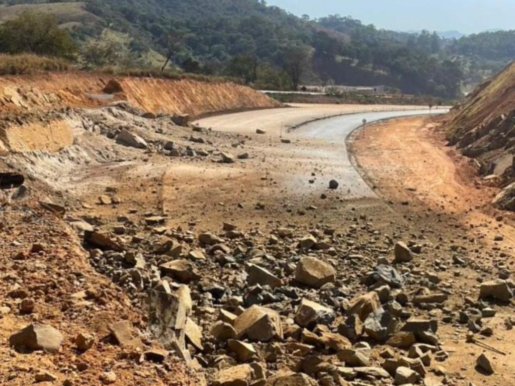 Os detritos gerados com a explosão já foram removidos e o trânsito liberado 