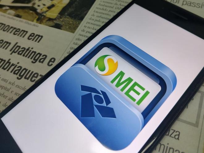 O grupo do Simples Nacional e empregadores domésticos devem aderir ao DET
