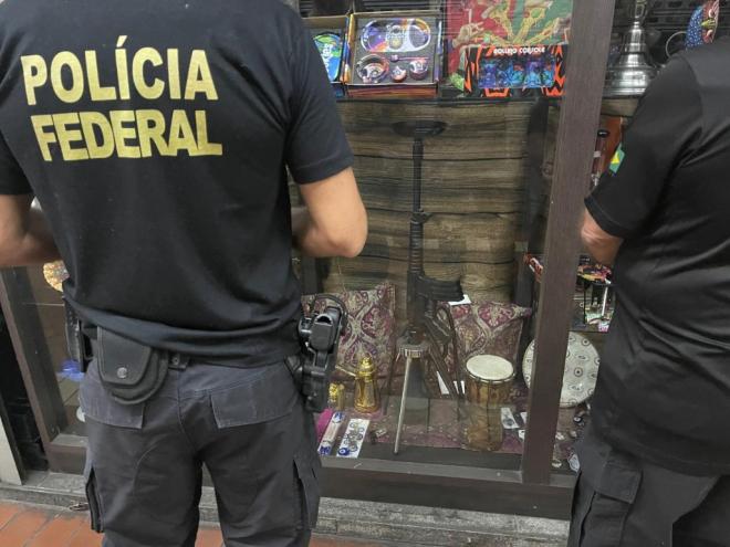 Duas tabacarias foram alvo dos policiais na capital mineira 