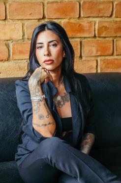 Lorena Aline é idealizadora do projeto Samba da Central, que ocorre em Ipatinga