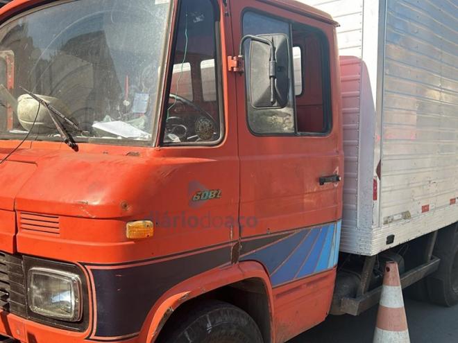 O caminhão-baú usado para transportar o material furtado das operadoras de telecomunicações