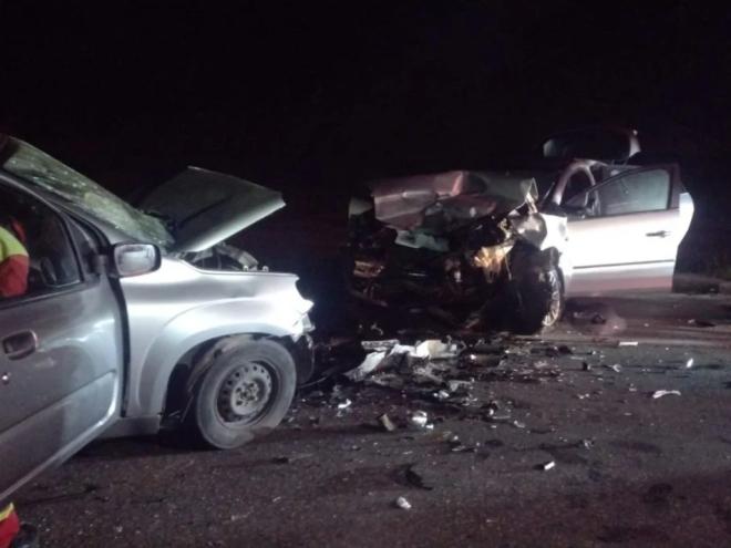Fiat Uno em que a família estava bateu de frente com o Fiat Bravo, na BR-101, em Função (ES), a menos de 40 quilômetros do destino da viagem da família 