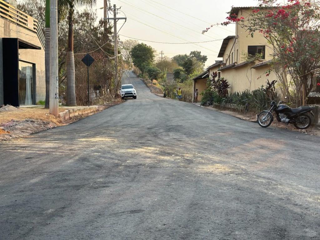 Usuários deste trecho da rua Xavantesm agardavam há muitos anos pela pavimentação 