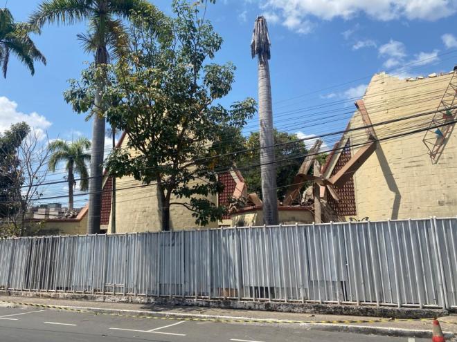 Após a reforma, teto da igreja ganhará novo formato diferente da antiga estrutura   