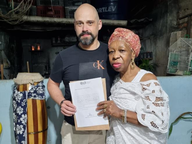 Membro da Comissão de Direito Público, Hélio Cimini, junto a Maria de Fátima