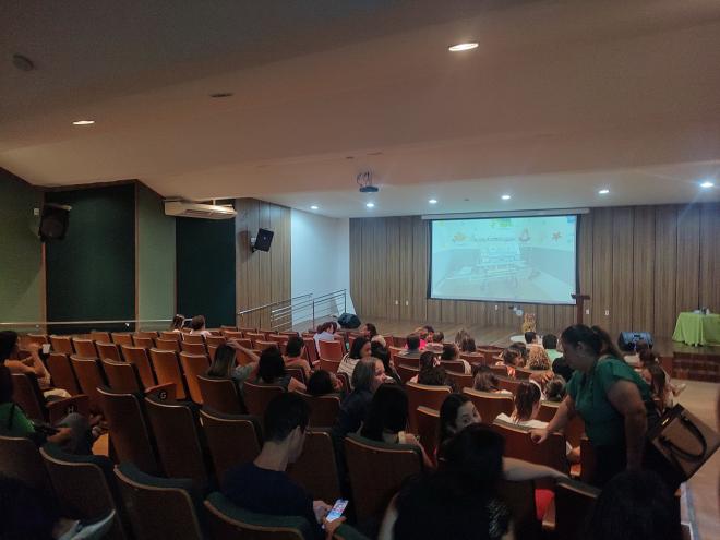 Servidores do HMEM e família do pediatra Helton Rodrigues foram homenageados durante cerimônia