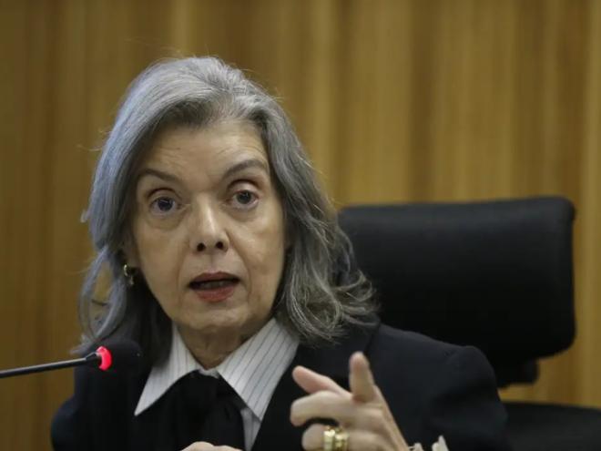 Presidente do TSE pede investigação e julgamento de ações sobre tema