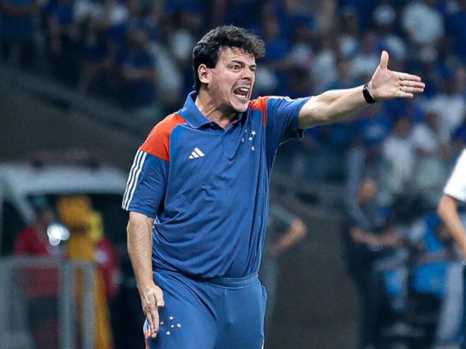 Jogo marcou a estreia de Diniz no comando do Cruzeiro