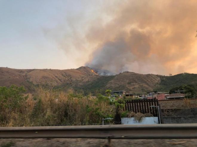 Fogo atingiu vários pontas da área de vegetação da cidade