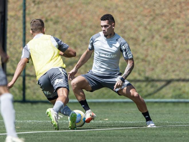 Depois de ser poupado no Brasileirão, atacante Paulinho está de volta ao time para a semifinal da Copa do Brasil
