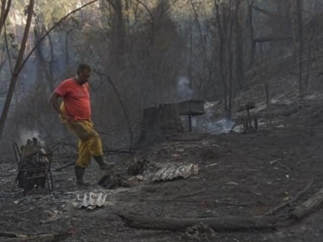 Incêndio em apiário de Revés do Belém queimou várias colmeias
