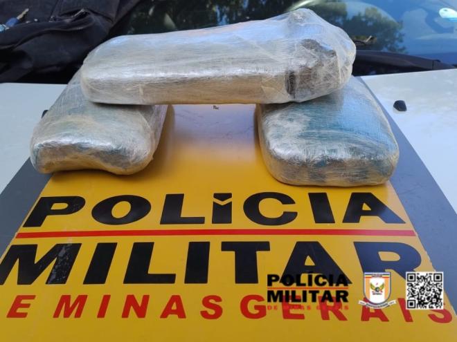 Motorista alegou que fez corrida contratada por dois homens e em Governador Valadares determinaram que levasse pacotes para Belo Horizonte 