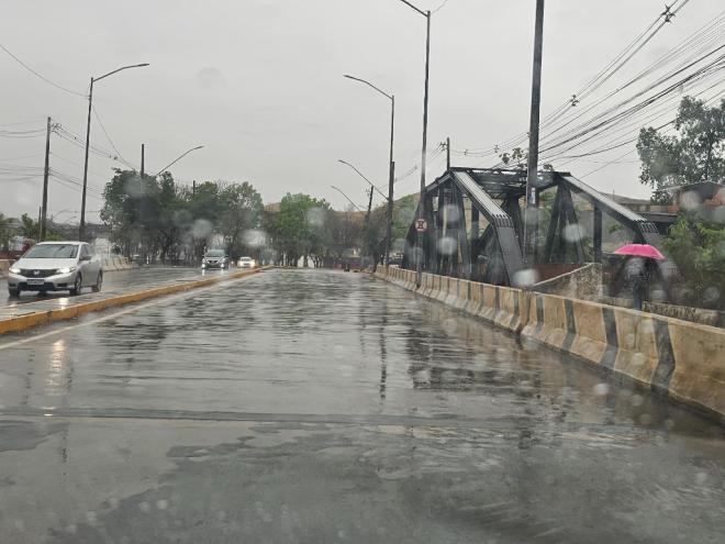 Choveu na madrugada e começo da manhã desta sexta-feira, mas estiagem deve ser mantida até à noite