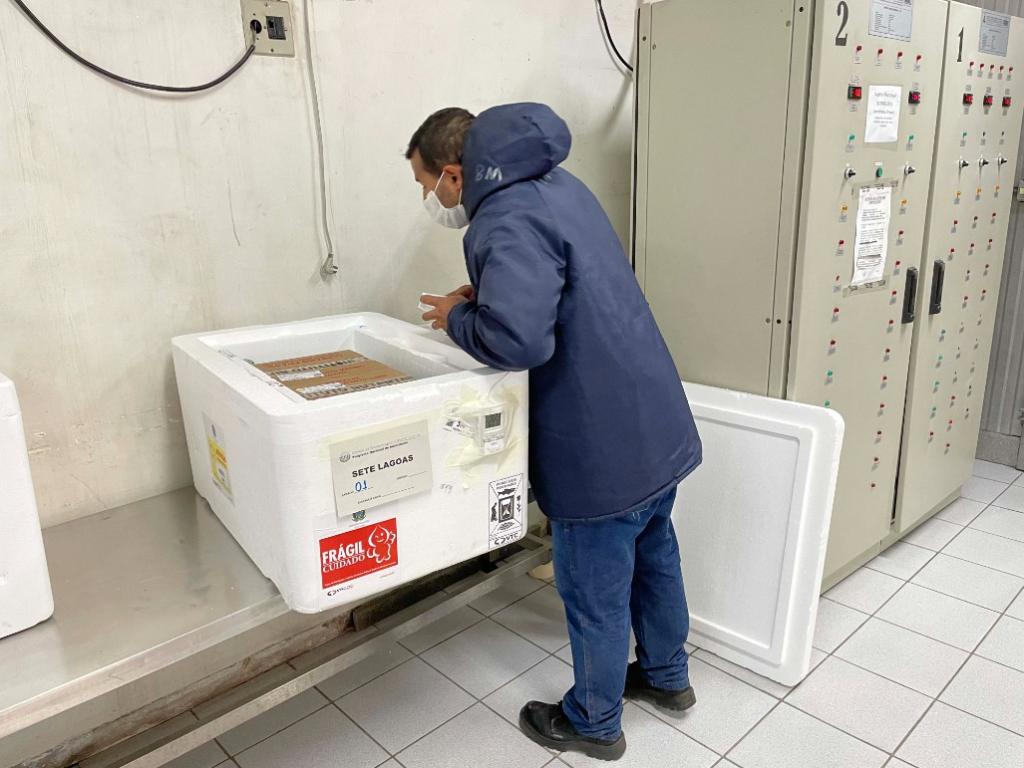 Mais de 1,9 milhão de doses foram distribuídas aos municípios para imunizar os mineiros de até 15 anos