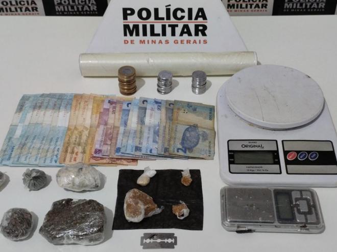 Polícia apreendeu vários materiais ilícitos 
