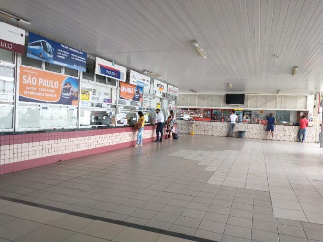 Devem passar pela rodoviária, entre embarque e desembarque, cerca de 2.500 a 3.000 pessoas