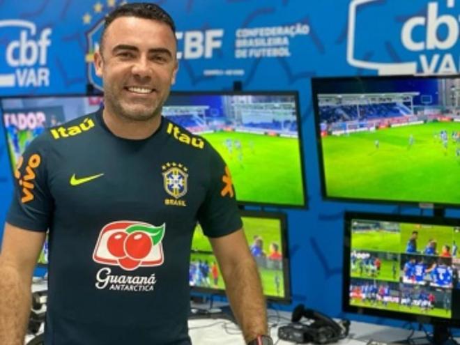 Igor Junio Benevenuto vai trabalhar como árbitro de vídeo no futebol do Oriente Médio