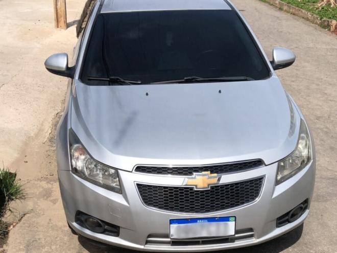 Tanto os materiais ilícitos quanto o Chevrolet Cruze foram apreendidos pelos militares